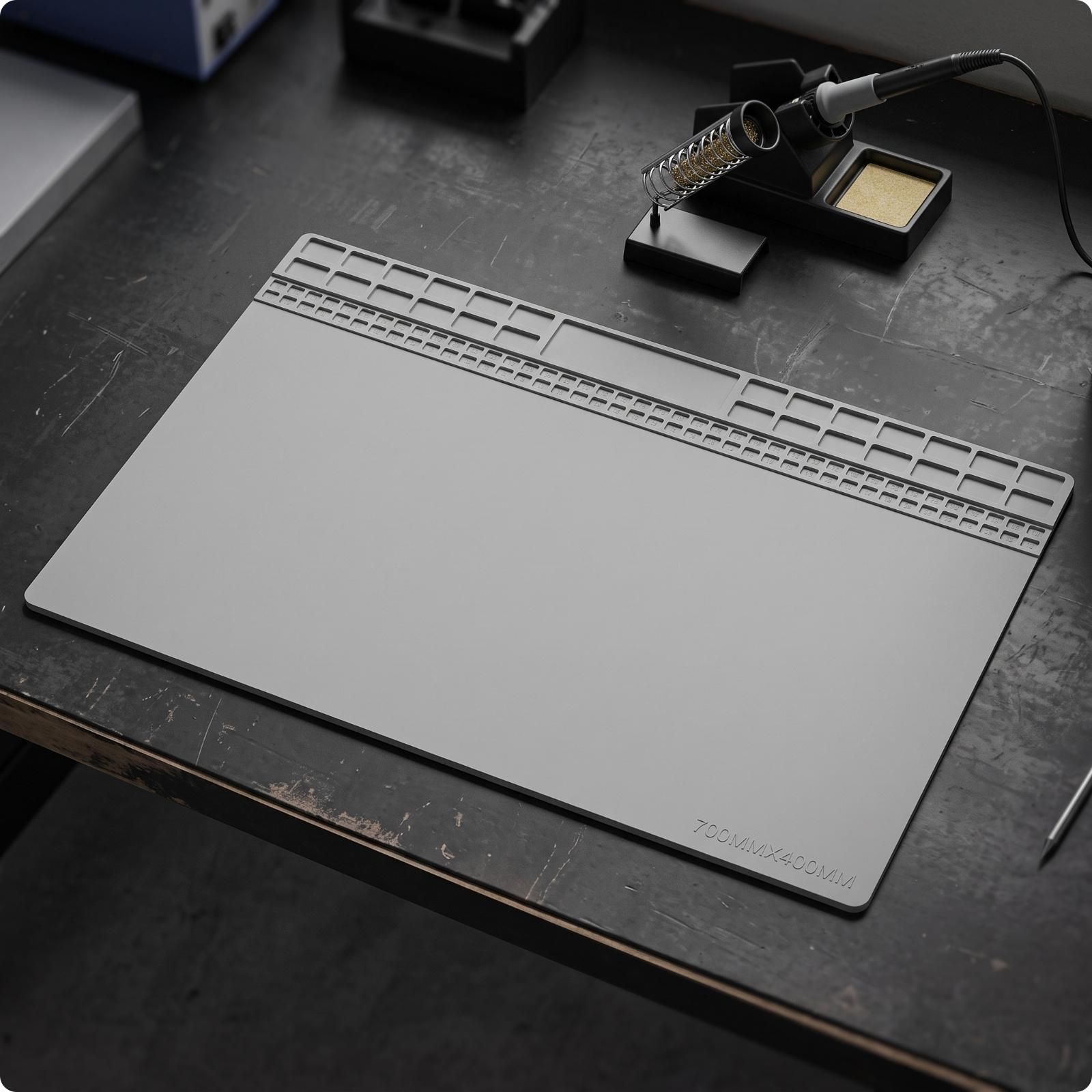 Electronics Repairs - 電子機器の修理作業用、耐熱シリコンマット。滑り止め加工が施され、ネジなどを収納できる仕切り付きの作業台保護パッド。